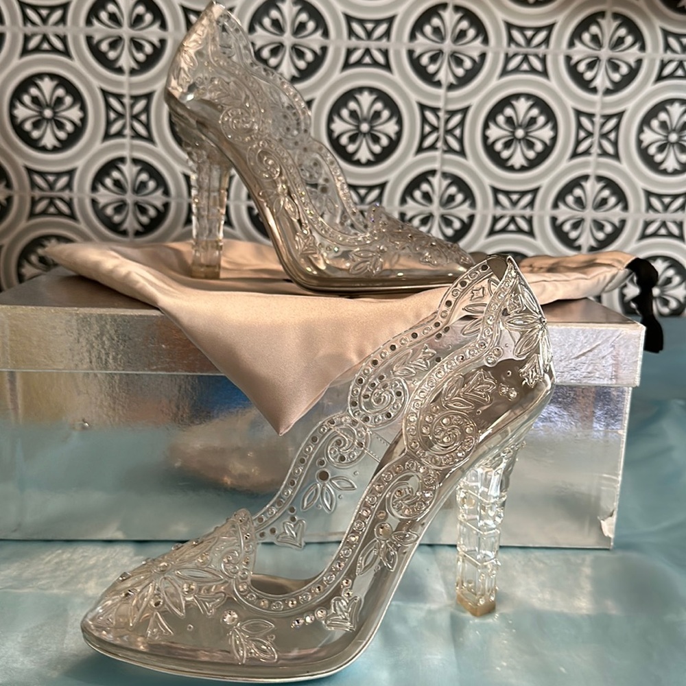 Dolce & Gabbana Cinderella clear 5in heels with rhinestones size 7